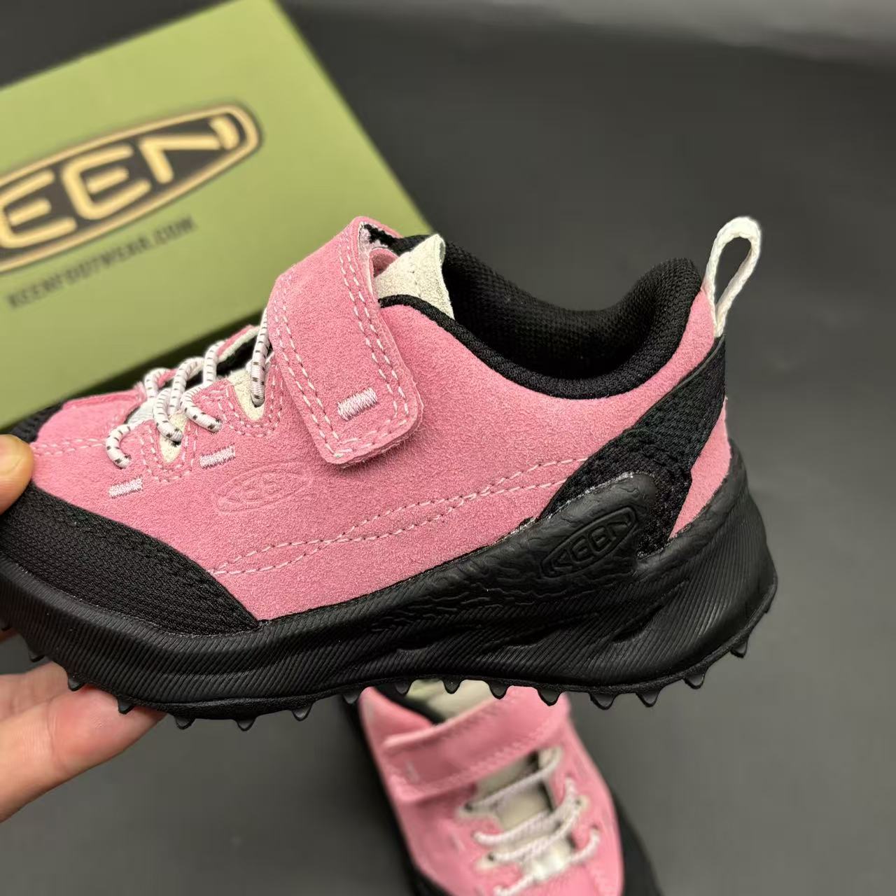 Children's shoes child